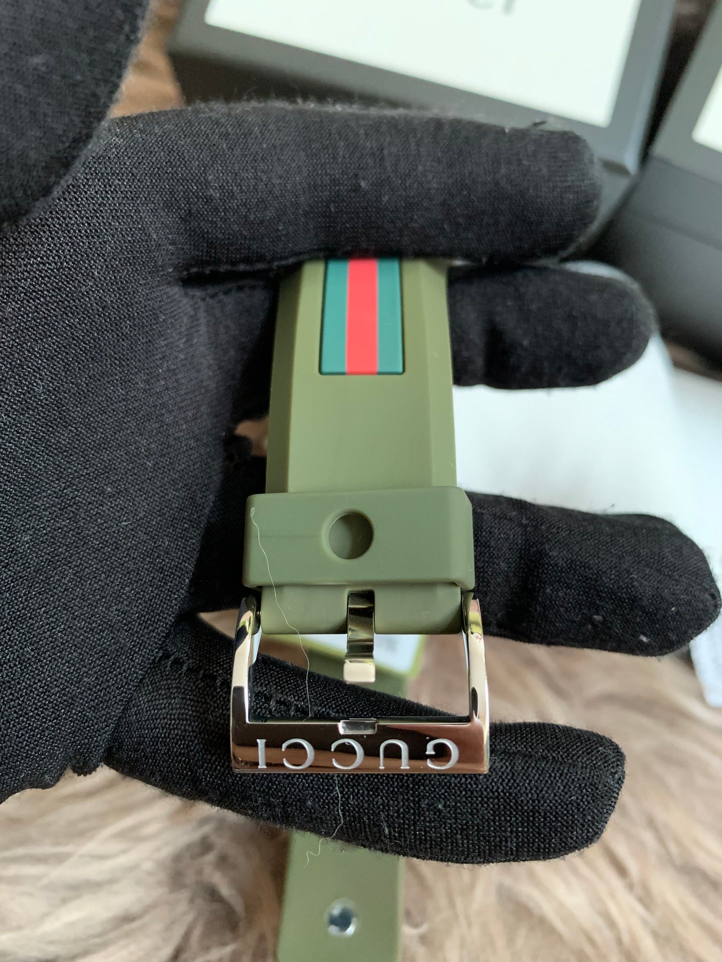 Gucci Sync Green Dial and Grey Rubber Strap Unisex Watch 137.1