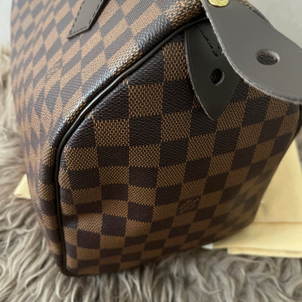 Preloved Authentic Louis Vuitton Speedy 30 handbag in the classic Damier Ebene
