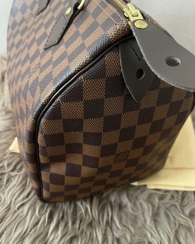 Preloved Authentic Louis Vuitton Speedy 30 handbag in the classic Damier Ebene