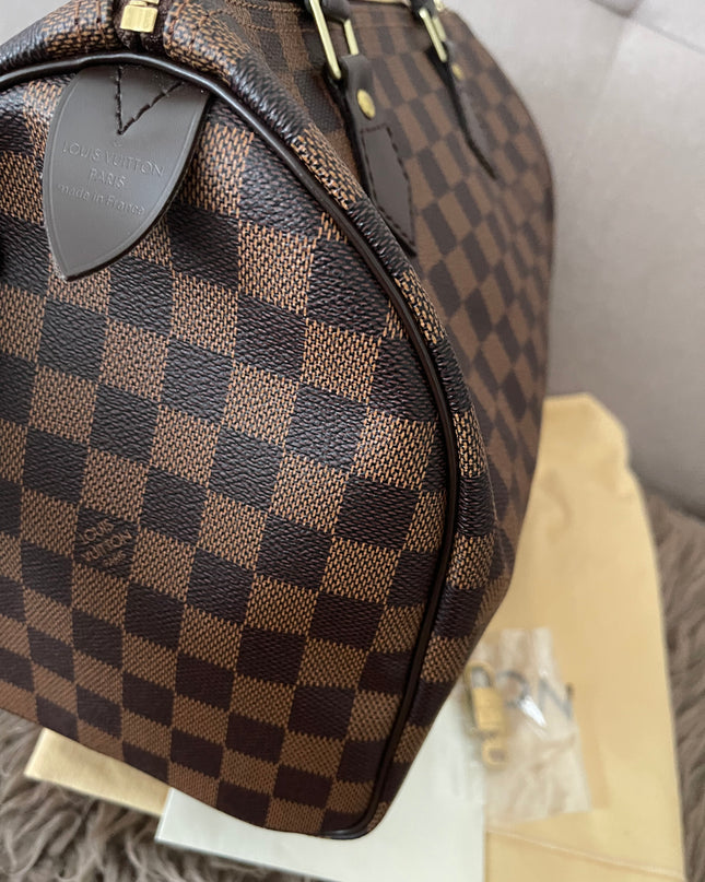 Preloved Authentic Louis Vuitton Speedy 30 handbag in the classic Damier Ebene