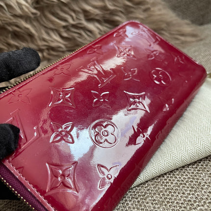 Preloved Authentic Louis Vuitton Vernis Zippy Wallet