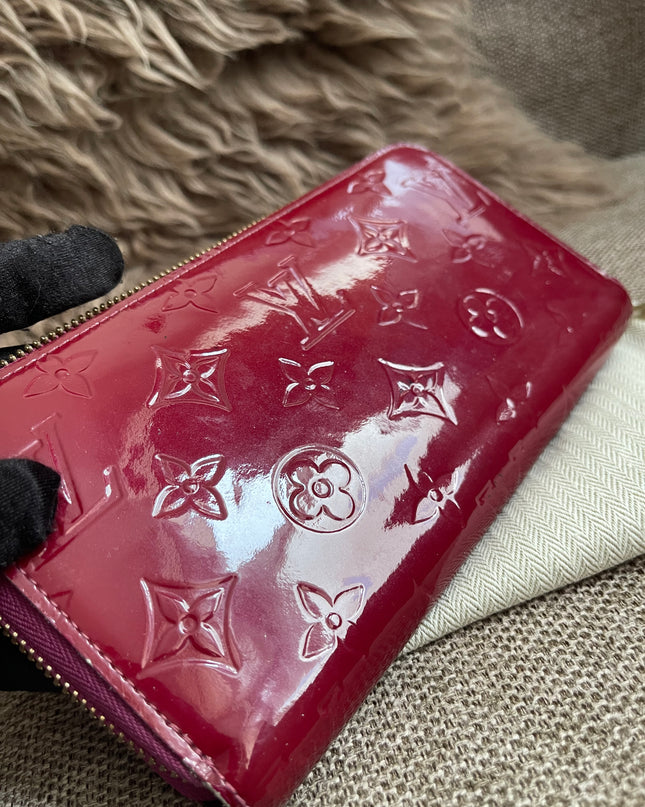 Preloved Authentic Louis Vuitton Vernis Zippy Wallet