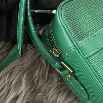 Preloved Authentic  Louis Vuitton Epi Trocadero 27