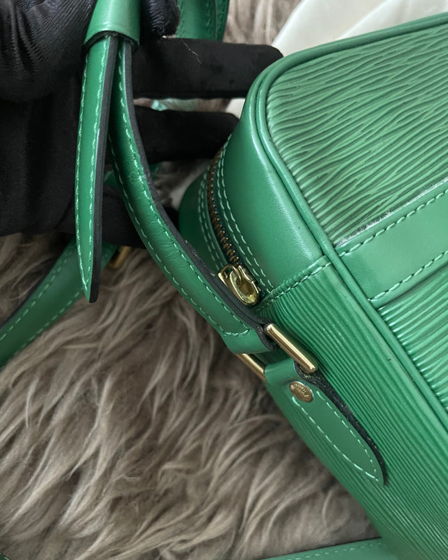 Preloved Authentic  Louis Vuitton Epi Trocadero 27