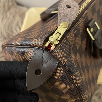 Preloved Authentic Louis Vuitton Speedy 30 handbag in the classic Damier Ebene
