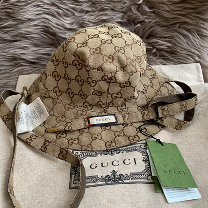 Gucci
Reversible GG & nylon bucket hat