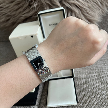 Preloved Authentic Chanel Matelassé Bangle Watch – Silver/Black Dial | Full Set