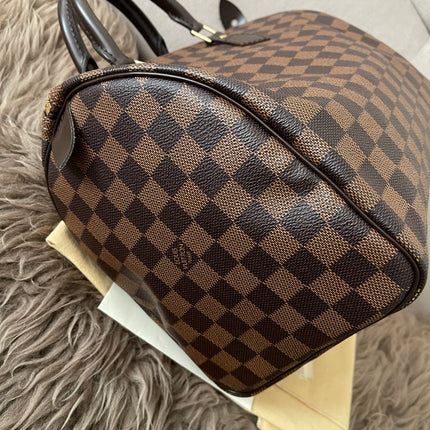 Preloved Authentic Louis Vuitton Speedy 30 handbag in the classic Damier Ebene
