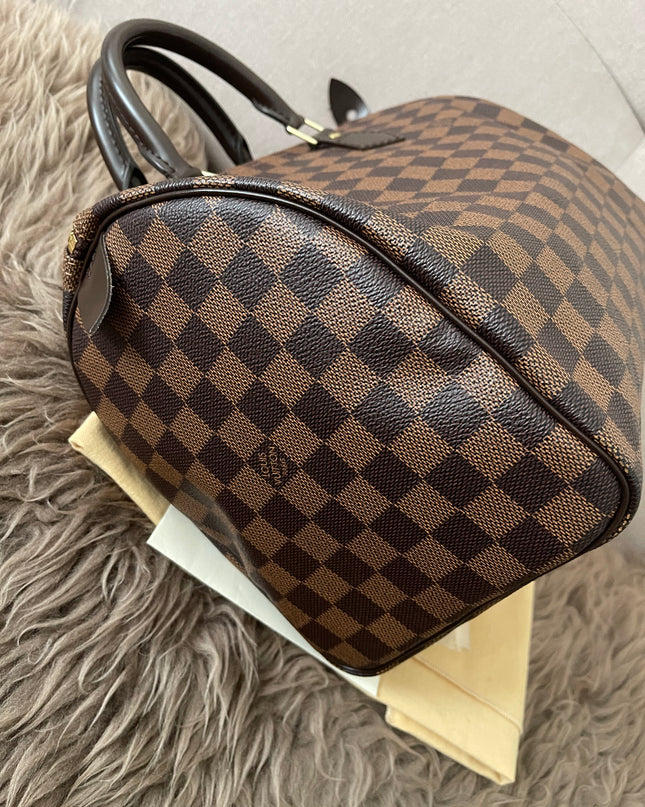 Preloved Authentic Louis Vuitton Speedy 30 handbag in the classic Damier Ebene