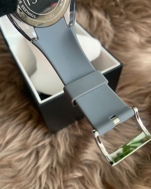 Gucci
Sync Grey Dial and Grey Rubber Strap Unisex Watch 137.1