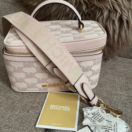 Preloved Authentic Michael Kors Jet Set MD Zip Tote Crossbody in Blush Pink MK Signature