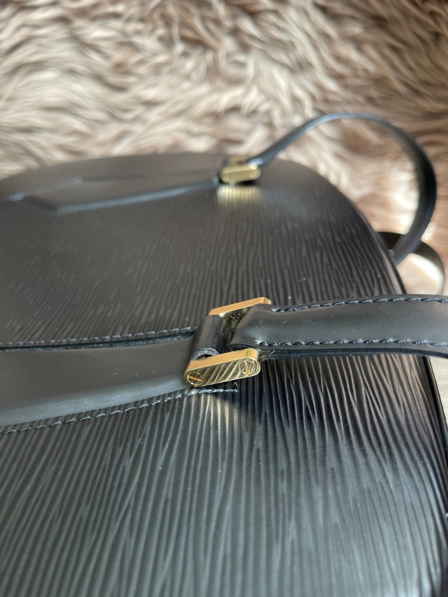 Preloved LOUIS VUITTON Voltaire Epi Leather Shoulder Bag