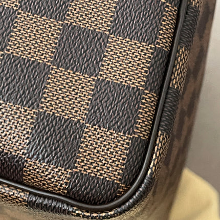 Preloved Authentic Louis Vuitton Speedy 30 handbag in the classic Damier Ebene