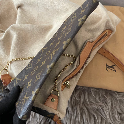 Preloved Authentic Rank B- Louis Vuitton Pre-Owned 2004 GM monogram bucket bag