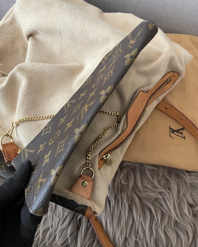 Preloved Authentic Rank B- Louis Vuitton Pre-Owned 2004 GM monogram bucket bag