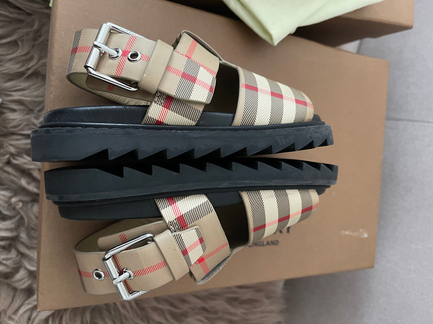 Burberry bundle set kids eur 27-28