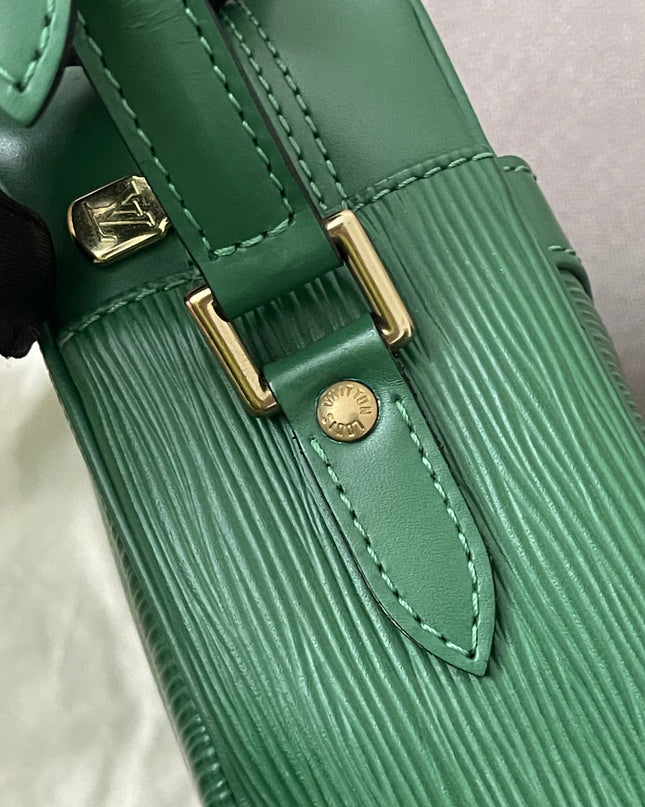 Preloved Authentic  Louis Vuitton Epi Trocadero 27
