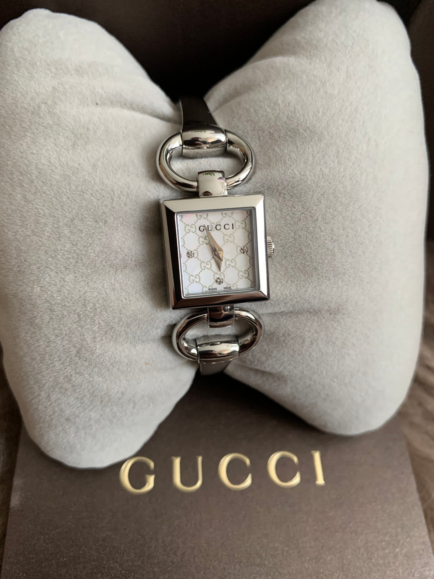 Gucci Tornavoni Women's Watch, 0.7 inch (18 mm), Quartz, White Pearl YA120517