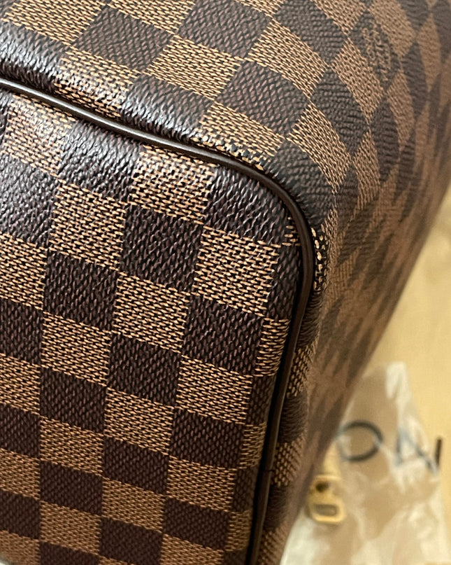 Preloved Authentic Louis Vuitton Speedy 30 handbag in the classic Damier Ebene
