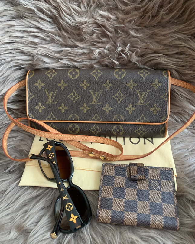 Louis Vuitton
2001 Pochette Twin GM crossbody bag
