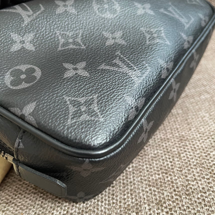 Preloved Authentic Louis Vuitton Monogram Eclipse Toiletry Pouch 25