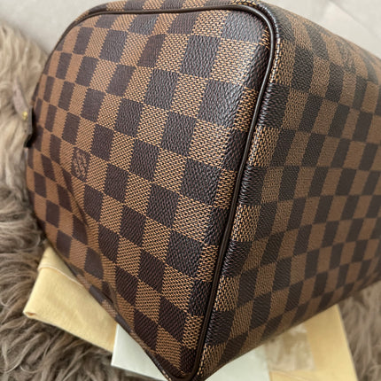 Preloved Authentic Louis Vuitton Speedy 30 handbag in the classic Damier Ebene