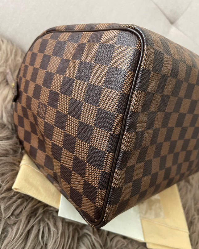 Preloved Authentic Louis Vuitton Speedy 30 handbag in the classic Damier Ebene