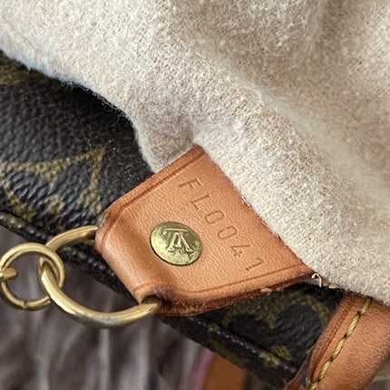 Preloved Authentic Rank B- Louis Vuitton Pre-Owned 2004 GM monogram bucket bag