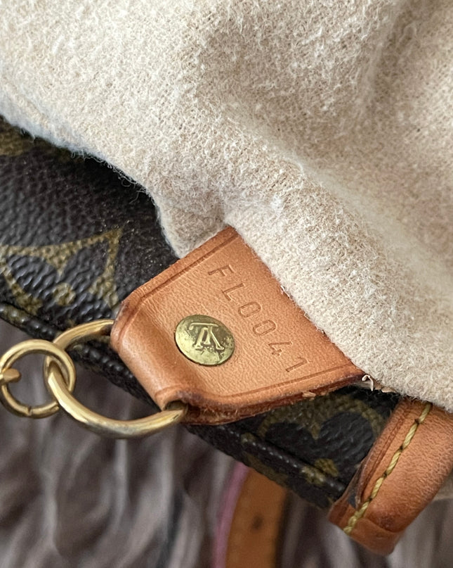 Preloved Authentic Rank B- Louis Vuitton Pre-Owned 2004 GM monogram bucket bag