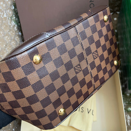 Preloved Louis Vuitton Pre-Owned
2012 Verona PM shoulder bag w/provided strap