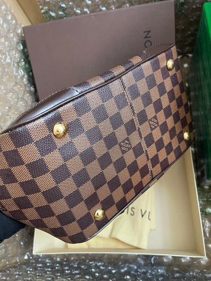 Preloved Louis Vuitton Pre-Owned
2012 Verona PM shoulder bag w/provided strap