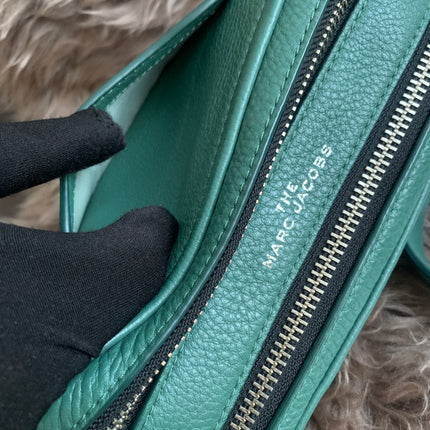 Marc Jacobs The Softshot 21 in cucumber green leather silver-tone hardware