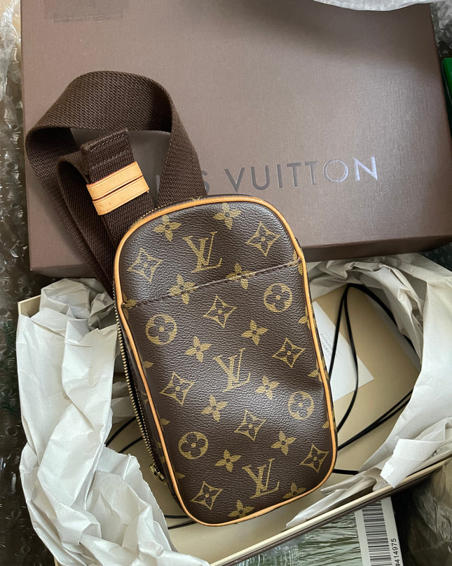 Preloved Louis Vuitton Pre-Owned
2004 Pochette Gange belt bag