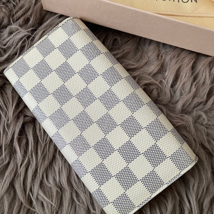 Preloved Authentic Rank B- Louis Vuitton Sarah wallet in the Damier Azur