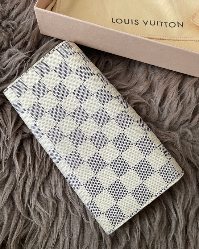 Preloved Authentic Rank B- Louis Vuitton Sarah wallet in the Damier Azur