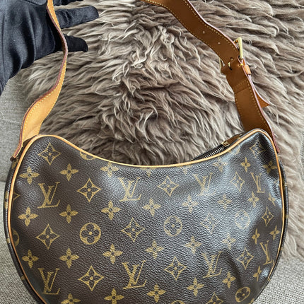 Preloved Authentic Louis Vuitton Croissant MM