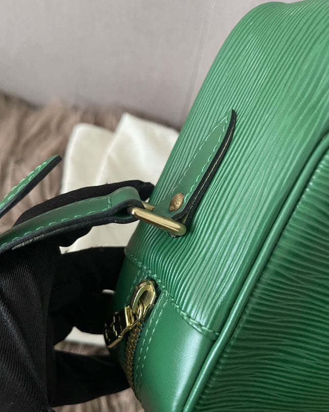 Preloved Authentic  Louis Vuitton Epi Trocadero 27