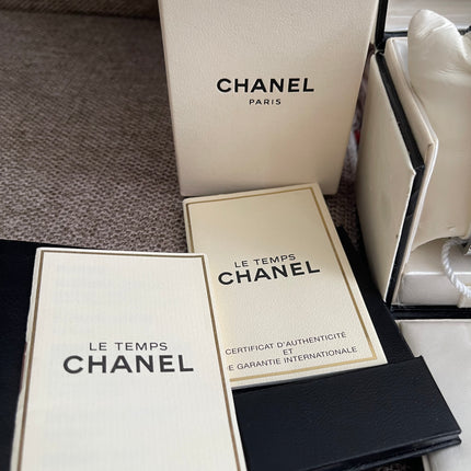 Preloved Authentic Chanel Matelassé Bangle Watch – Silver/Black Dial | Full Set