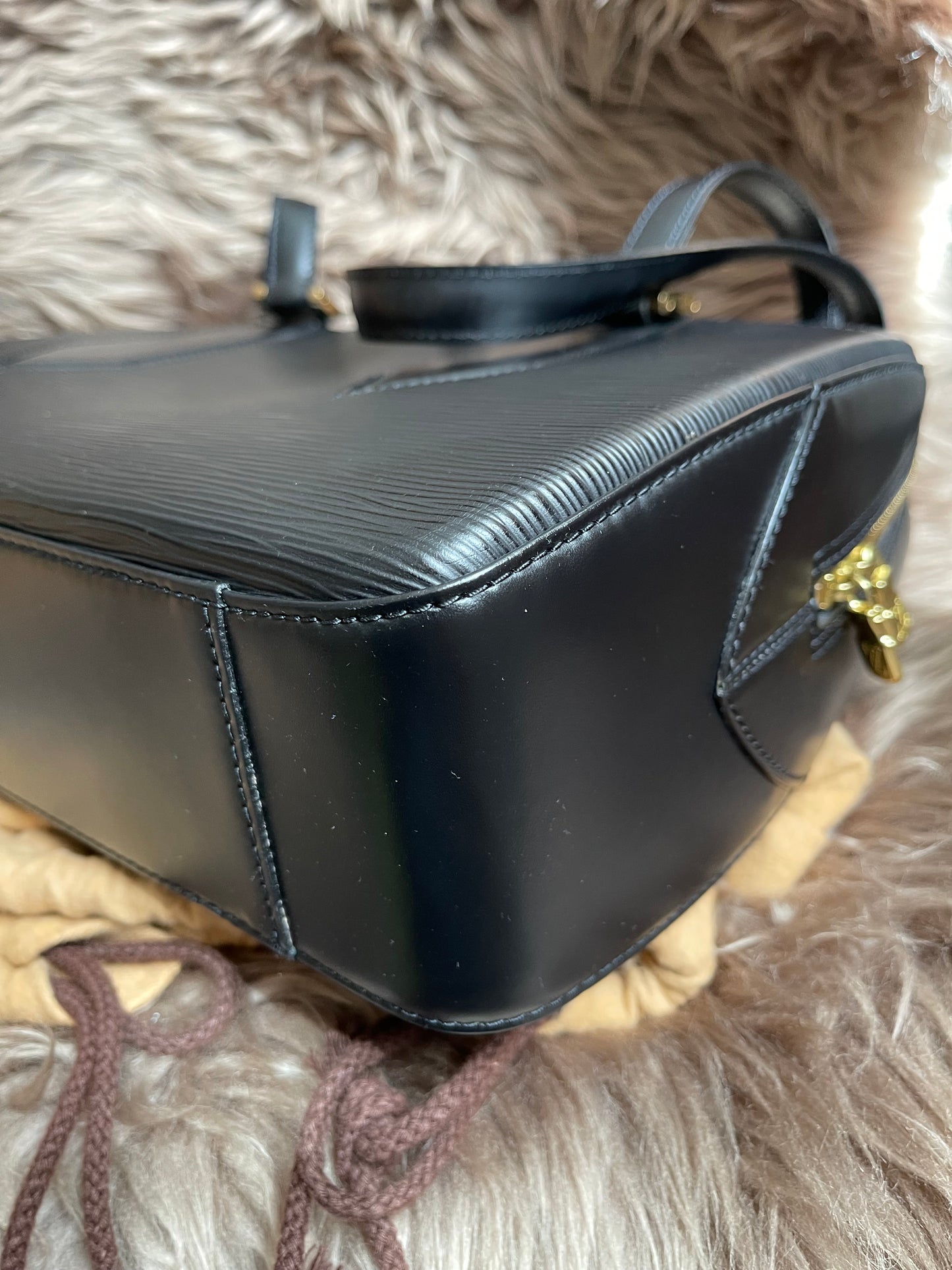 Preloved LOUIS VUITTON Voltaire Epi Leather Shoulder Bag