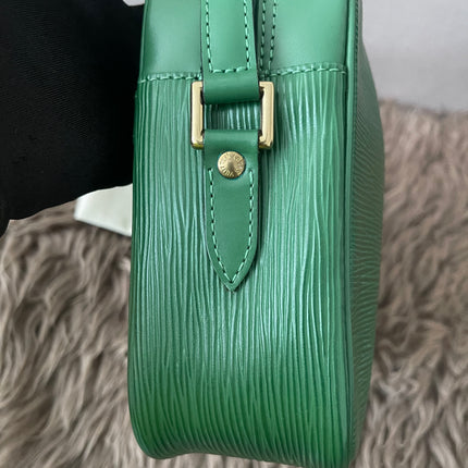 Preloved Authentic  Louis Vuitton Epi Trocadero 27