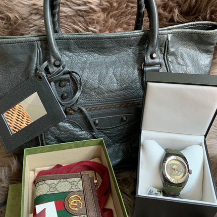 Gucci Sync Green Dial and Grey Rubber Strap Unisex Watch 137.1
