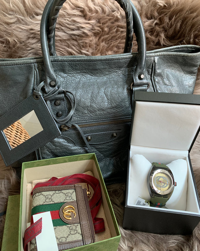Gucci Sync Green Dial and Grey Rubber Strap Unisex Watch 137.1