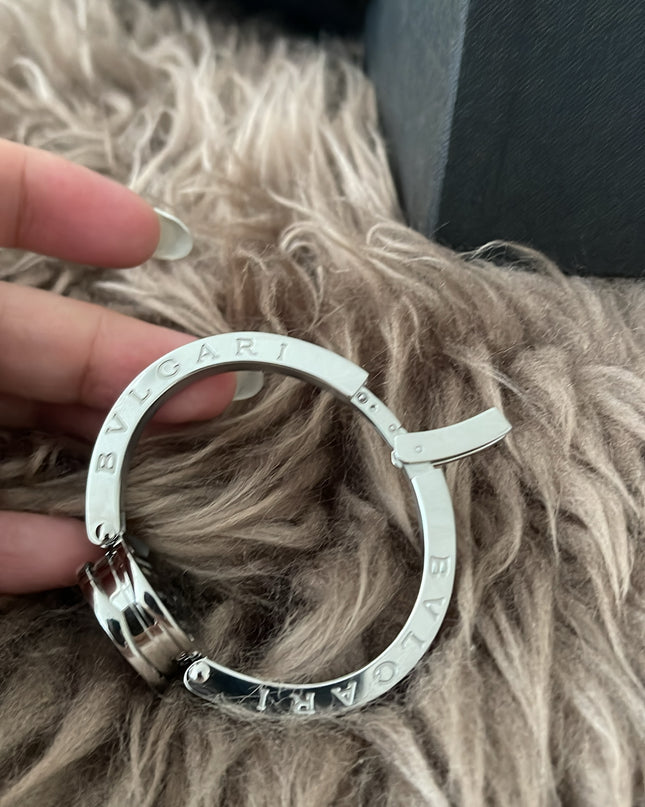 Preloved Authentic Bvlgari B.zero1 Watch 22mm stainless steel case, a blue mother-of-pearl dial with diamond