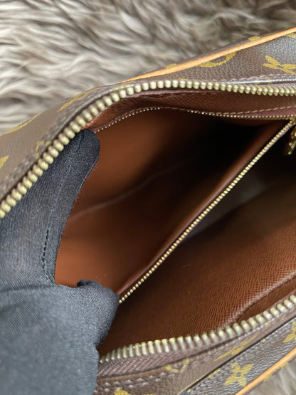 Preloved Louis Vuitton 2005 Nil messenger bag
