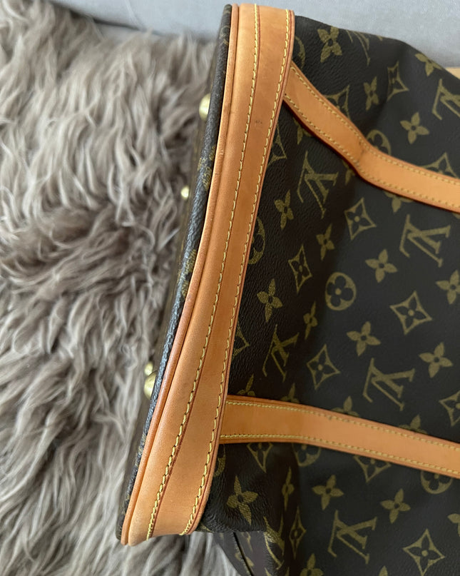 Preloved Authentic Rank B- Louis Vuitton Pre-Owned 2004 GM monogram bucket bag