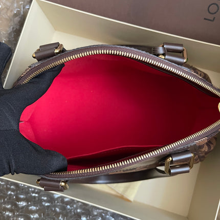 Preloved Louis Vuitton Pre-Owned
2012 Verona PM shoulder bag w/provided strap