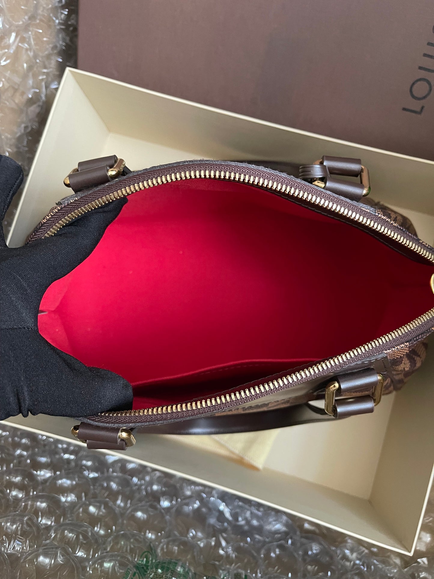 Preloved Louis Vuitton Pre-Owned
2012 Verona PM shoulder bag w/provided strap