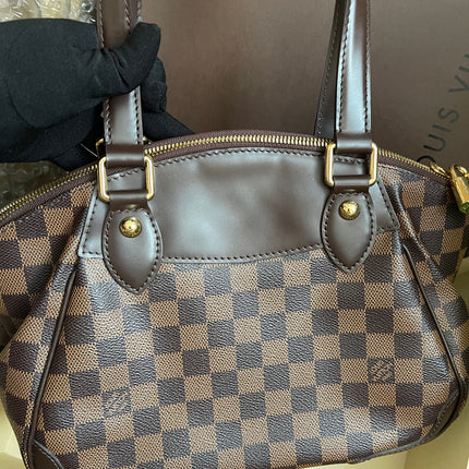 Preloved Louis Vuitton Pre-Owned
2012 Verona PM shoulder bag w/provided strap