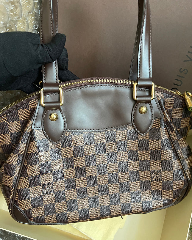 Preloved Louis Vuitton Pre-Owned
2012 Verona PM shoulder bag w/provided strap