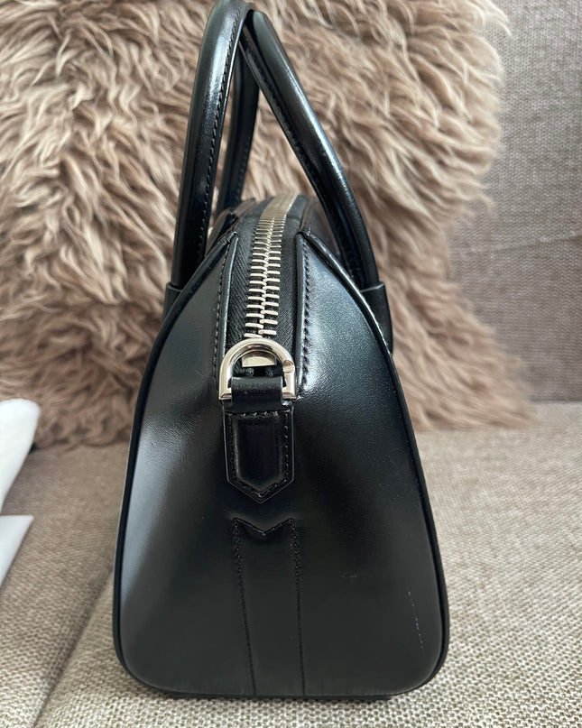 Preloved Authentic Givenchy Mini Antigona Bag Black Calf Leather